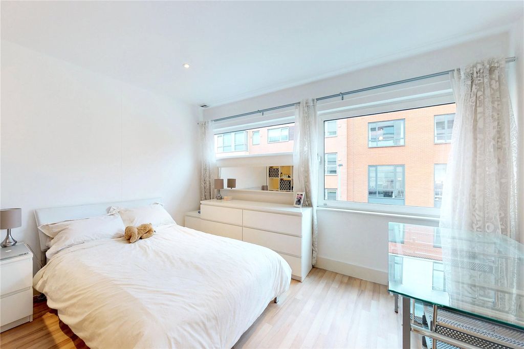 Property photo 2 of 7 Studio