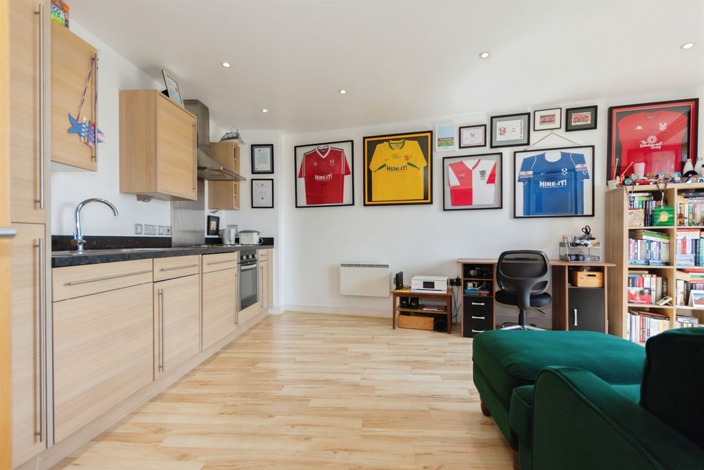 Property photo 3 of 18