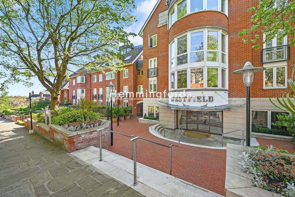 Property photo 2 of 23 13-67E3Gchems- Apt 15 Kidderpore Ave - Exterior -O