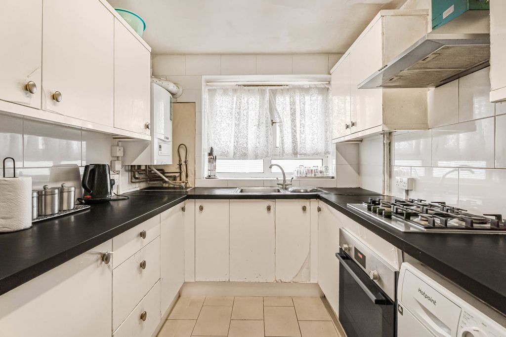 Property photo 3 of 15 Kitchen