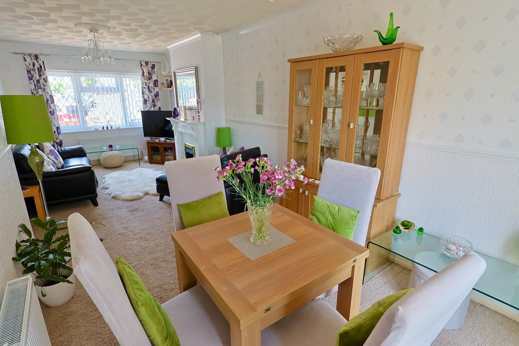 Property photo 3 of 13 E2A6Cf5B-0E35-446F-97Bd-284F3Aafdb5B_1_201_A.Jpeg