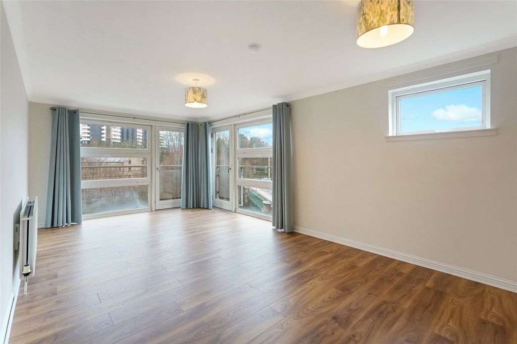 Property photo 2 of 17 Picture No. 04