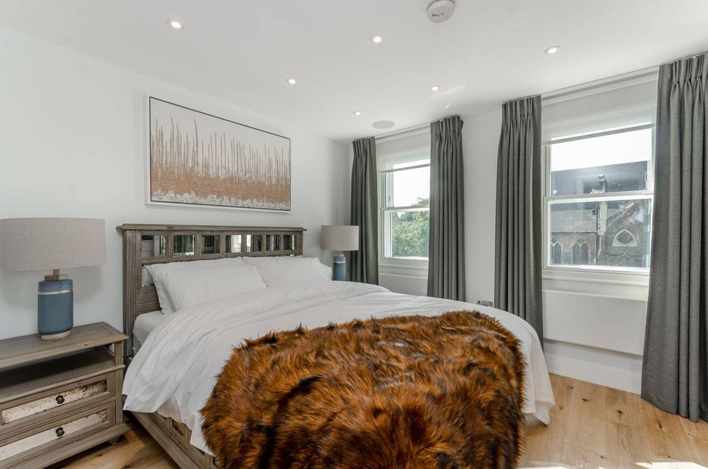 Property photo 3 of 8