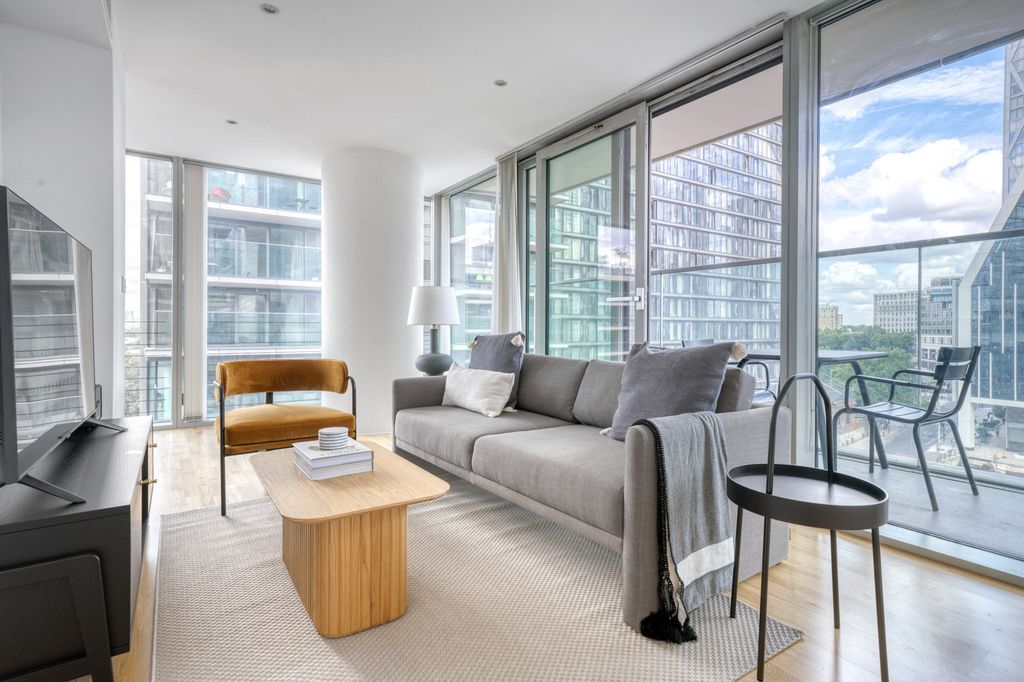 Property photo 1 of 32 Living Room