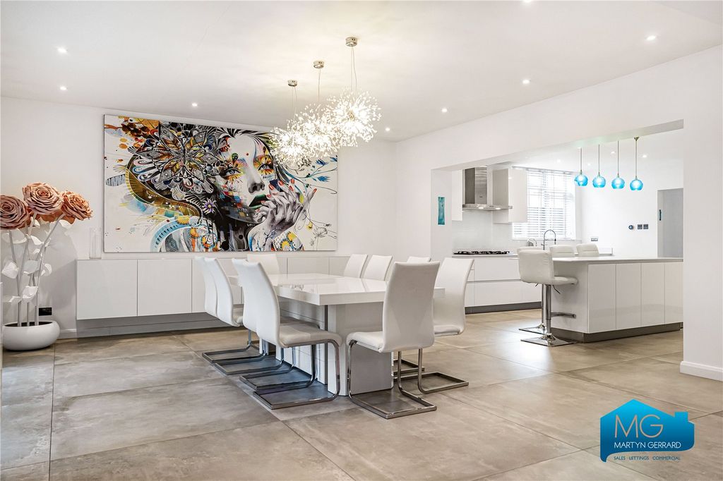 Property photo 3 of 38 Picture No. 09