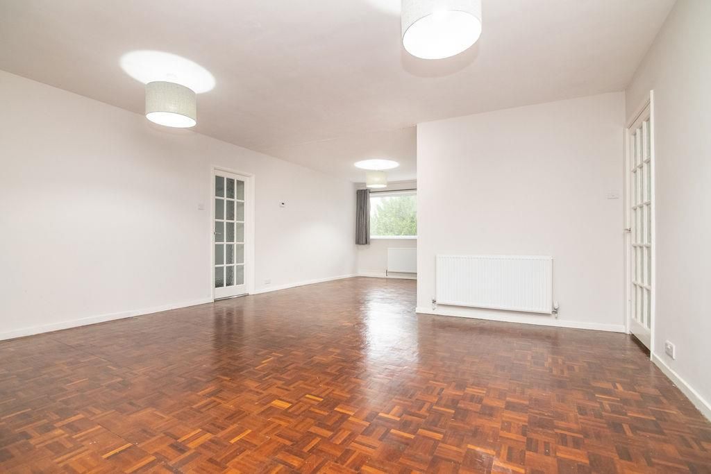 Property photo 2 of 20 Elmhurst-21.Jpg