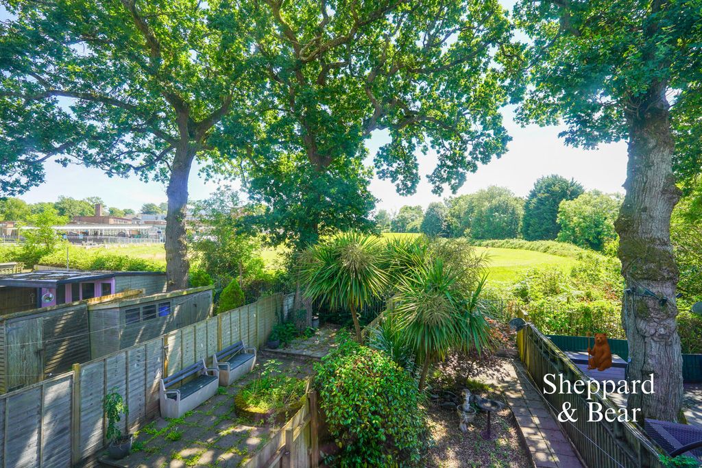 Property photo 1 of 23 Rear Garden