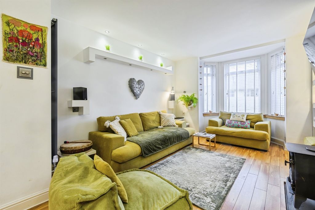 Property photo 3 of 22