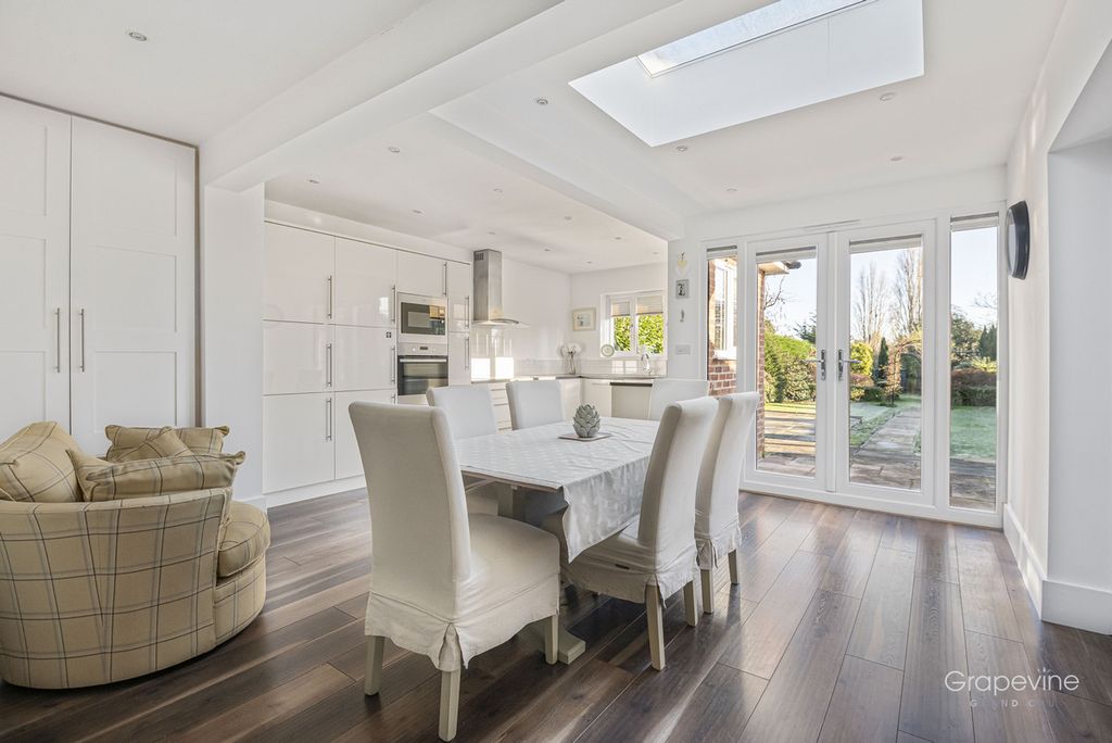 Property photo 3 of 33