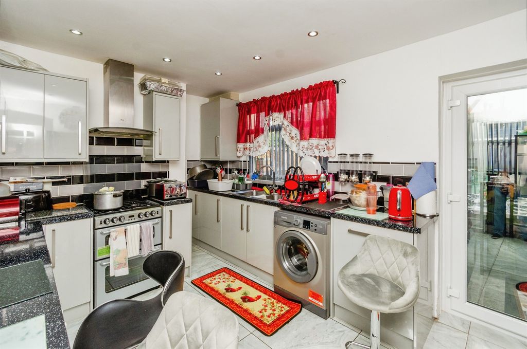 Property photo 3 of 17