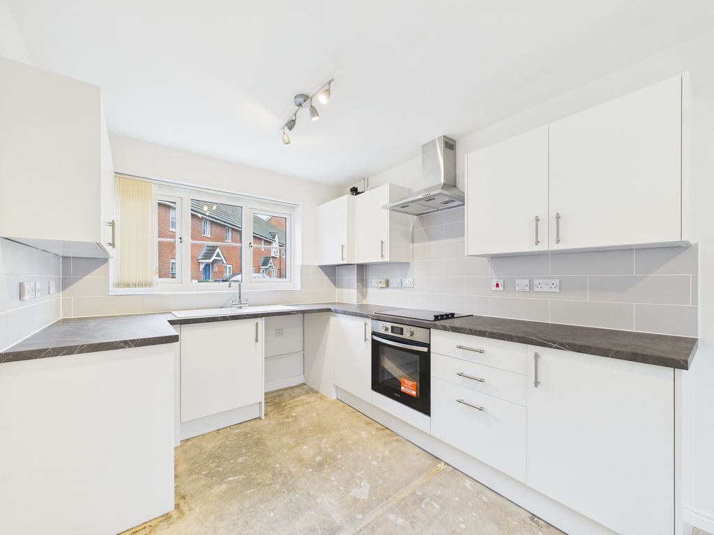 Property photo 2 of 9 Kitchen