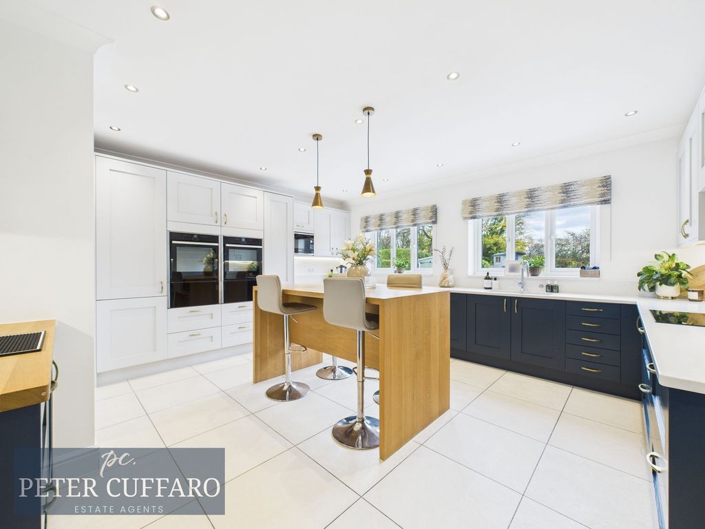 Property photo 3 of 34