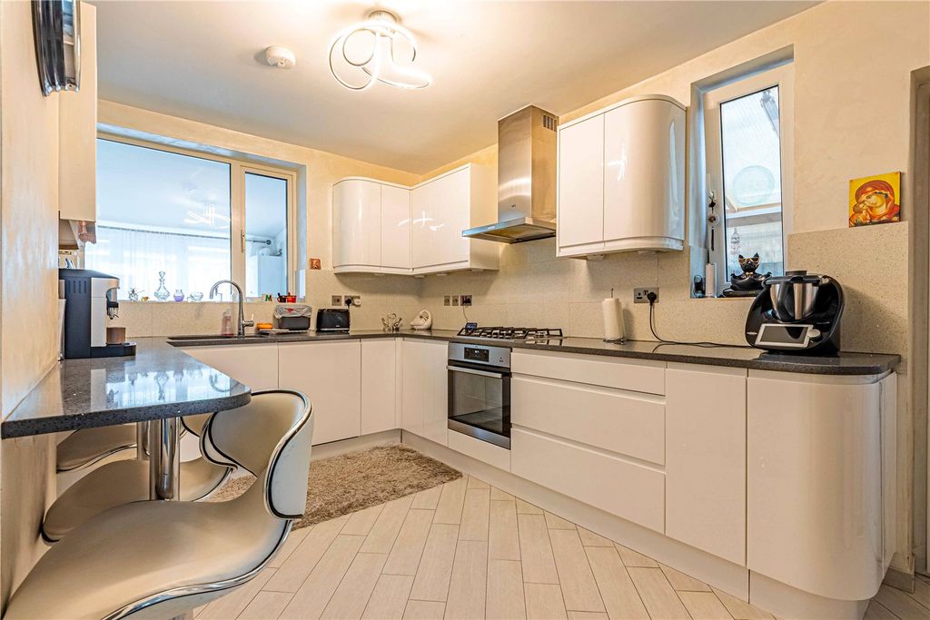 Property photo 2 of 23 Picture No. 27