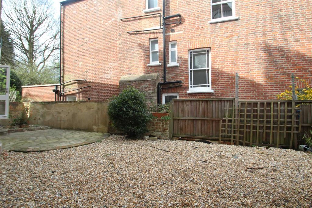 Property photo 2 of 7