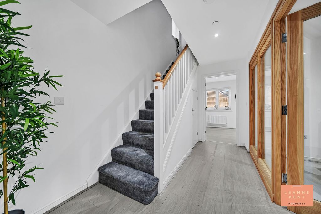 Property photo 2 of 35