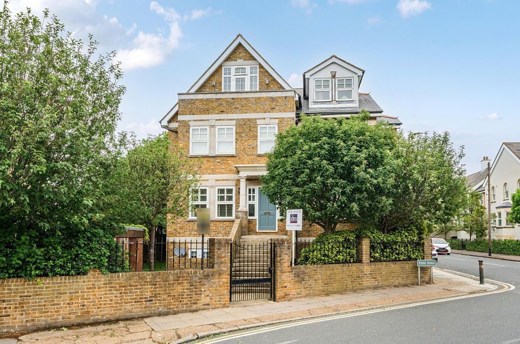 3 bed flat for salePark Road, Bromley BR1