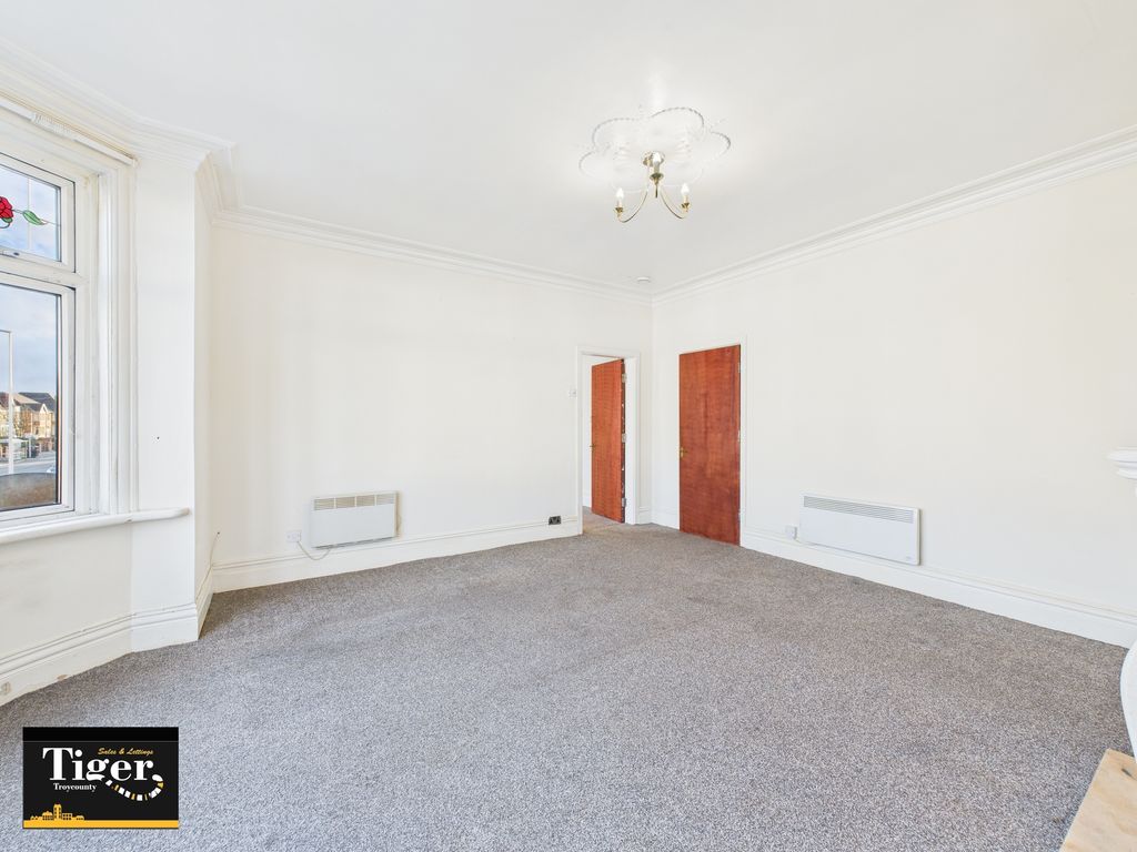 Property photo 3 of 11 Cam03440G0-Pr0506-Still008