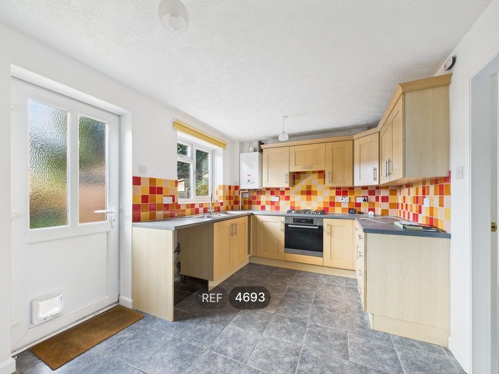 Property photo 3 of 17 Kitchen