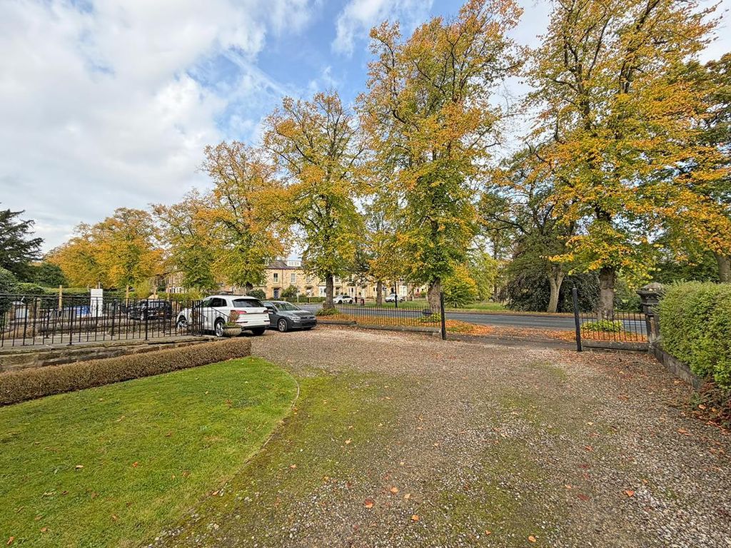 Property photo 3 of 27