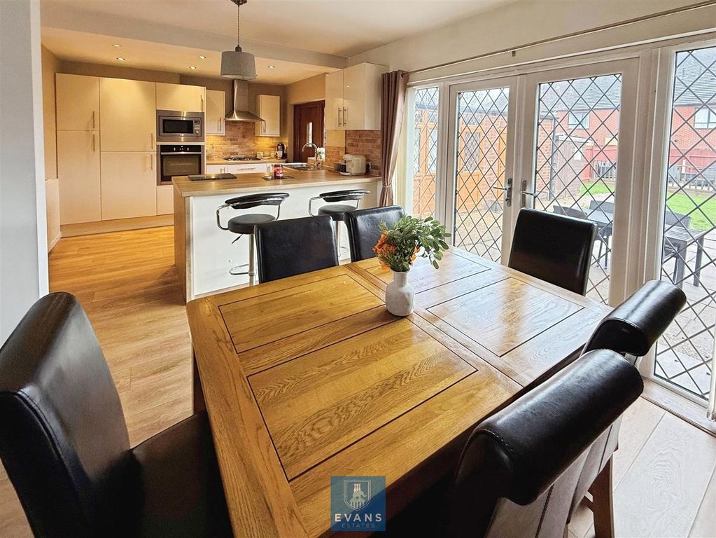 Property photo 3 of 18 Kitchen/Diner