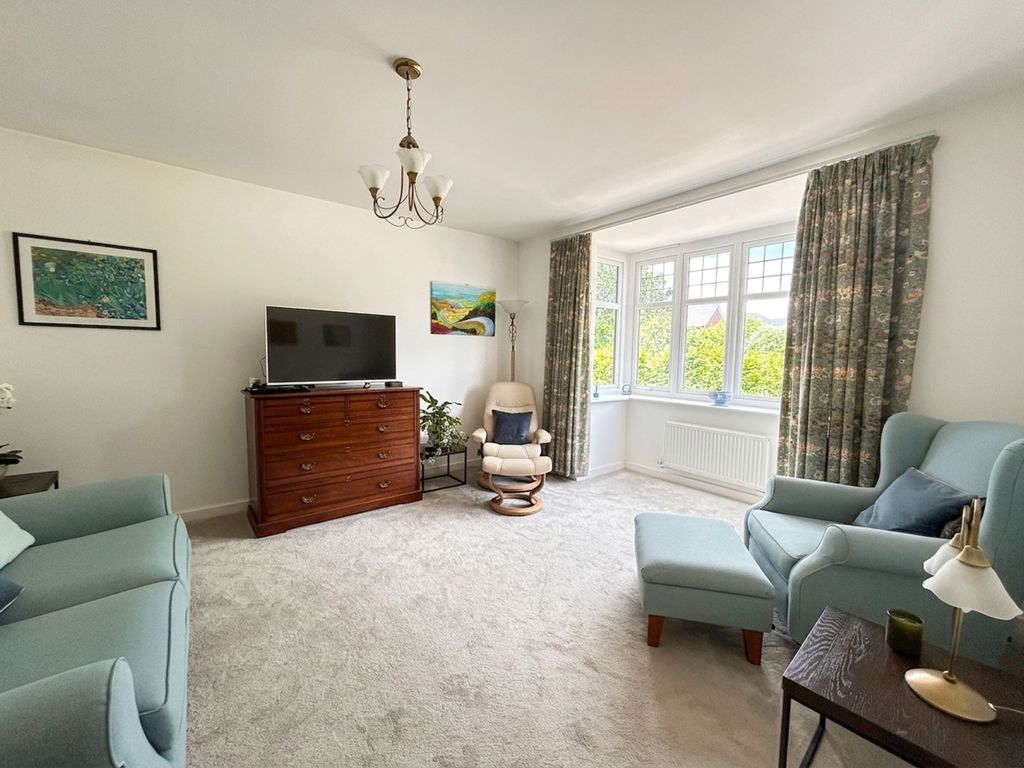 Property photo 2 of 28