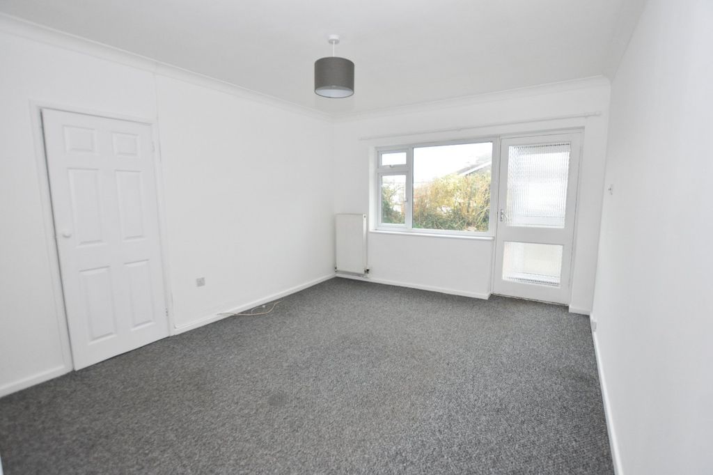 Property photo 3 of 12 Lounge