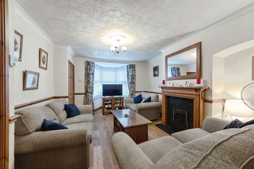 Property photo 2 of 20 Lounge