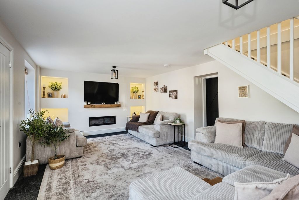 Property photo 3 of 26 Pbox-Img.Jpg