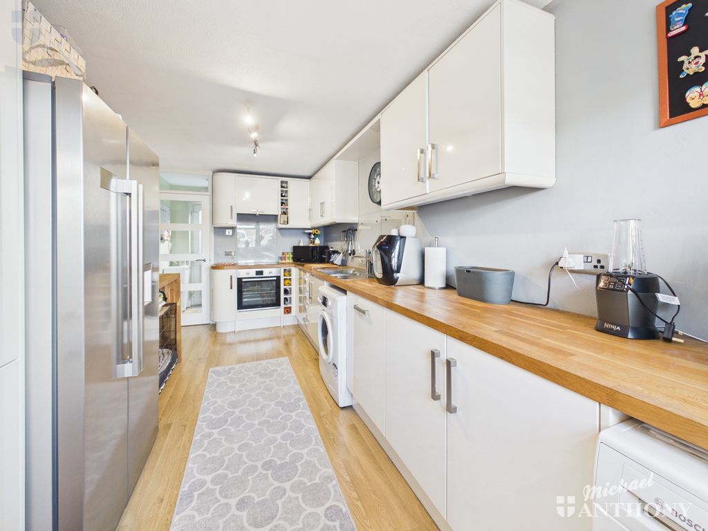 Property photo 2 of 20 Cam03852G0-Pr0563-Still013