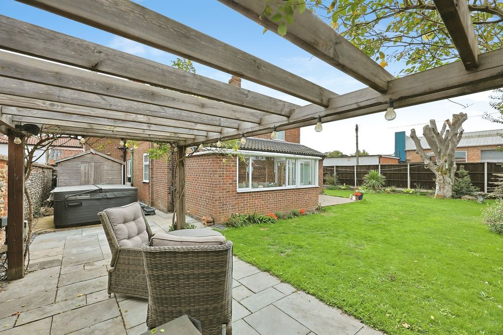 Property photo 3 of 25