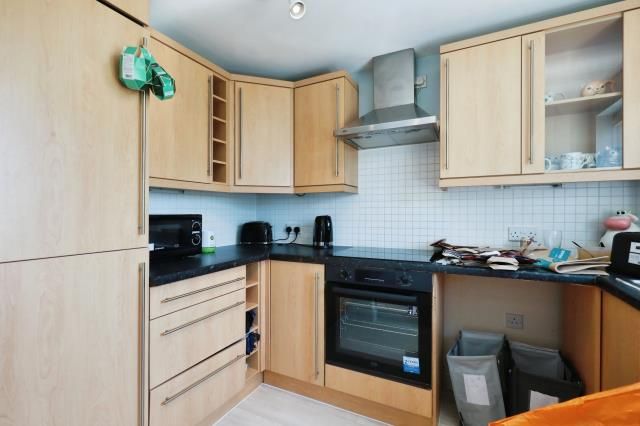 Property photo 3 of 15 Kitchen
