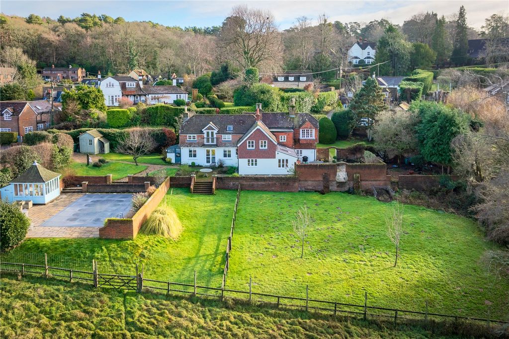 Property photo 3 of 47 House. Partnership