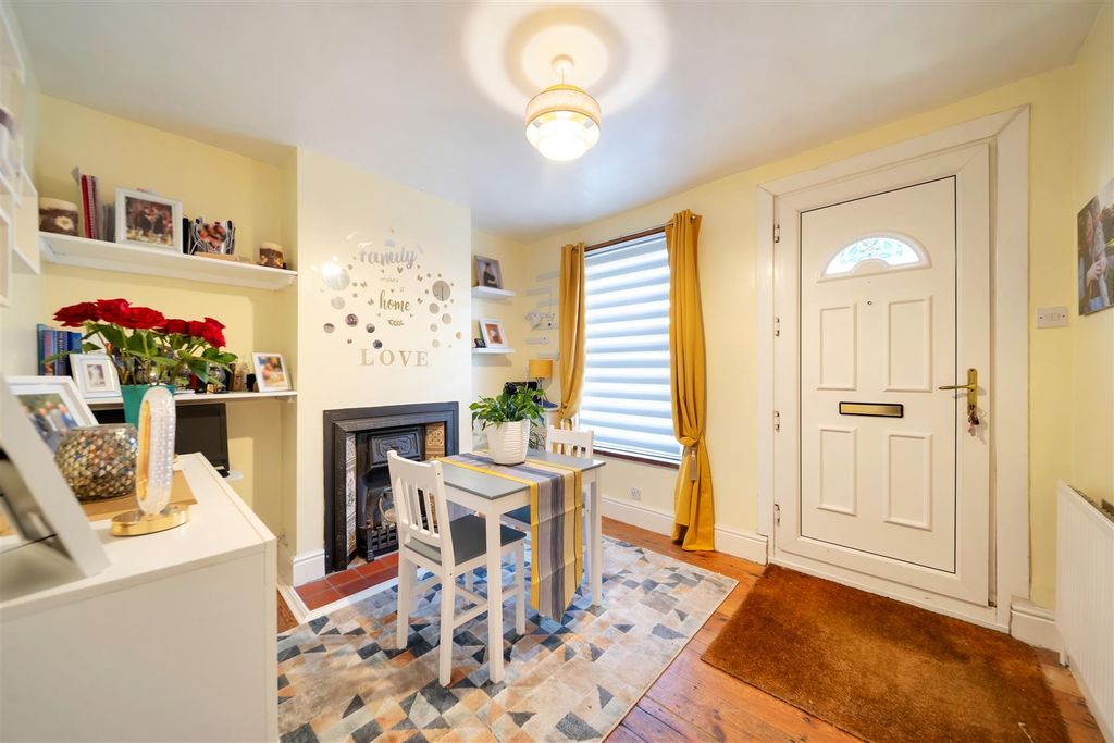 Property photo 3 of 10 Lacey Street-12.Jpg