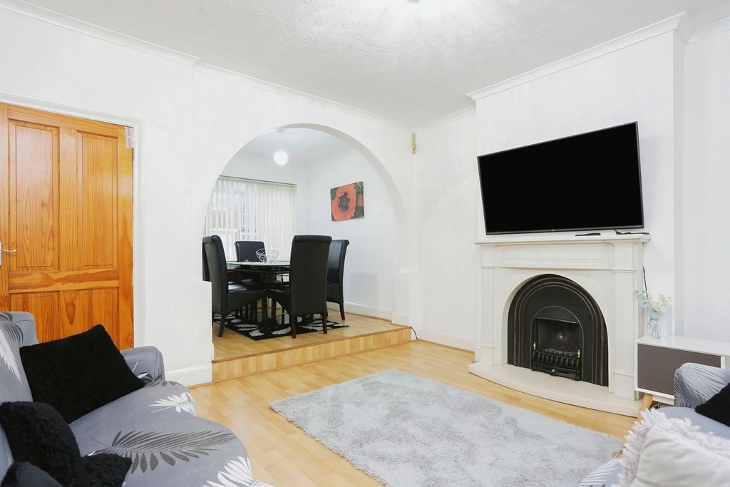 Property photo 3 of 15