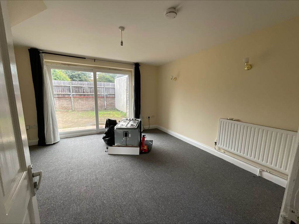 Property photo 3 of 6 Living Room