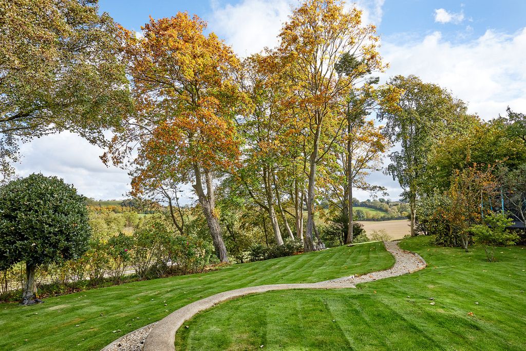 Property photo 3 of 31