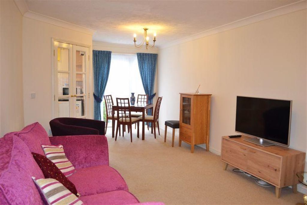 Property photo 2 of 6 Bagshot Court