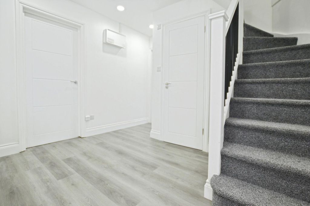 Property photo 3 of 15 Hallway