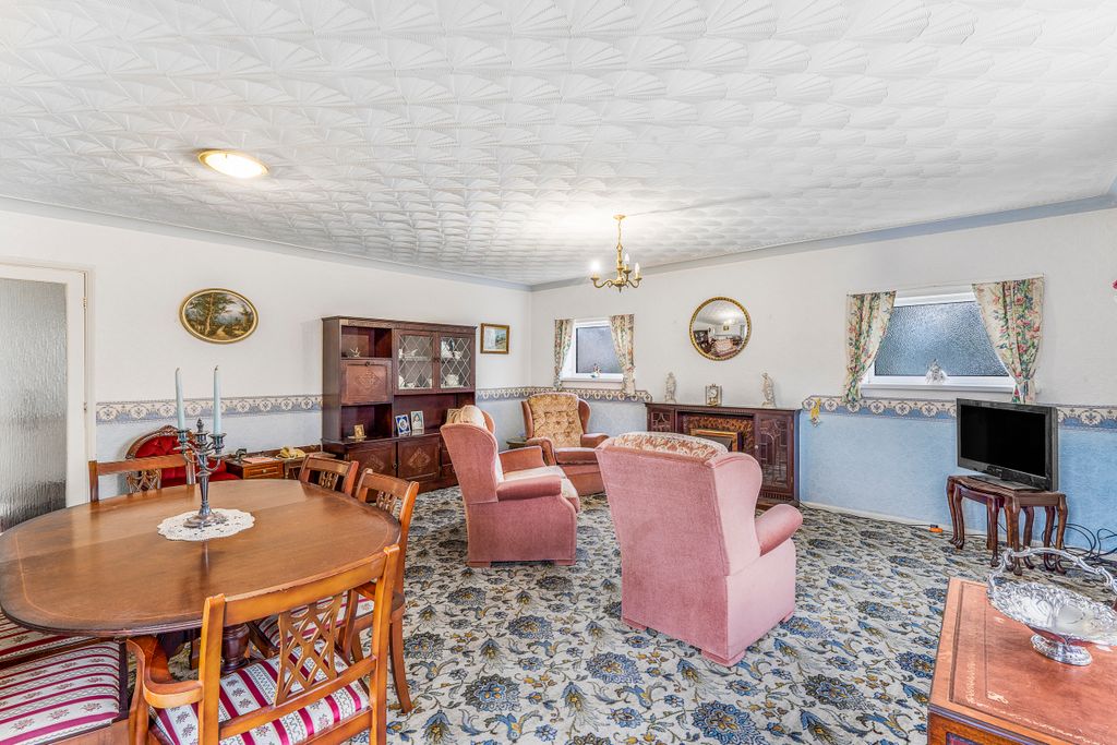 Property photo 3 of 14 Lounge 2