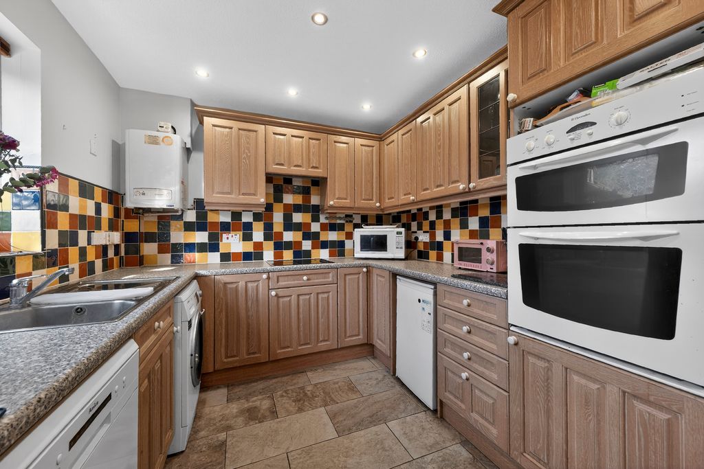 Property photo 3 of 23