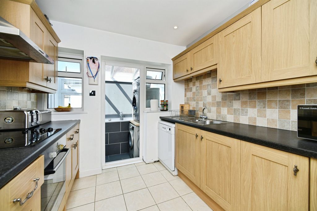Property photo 2 of 23