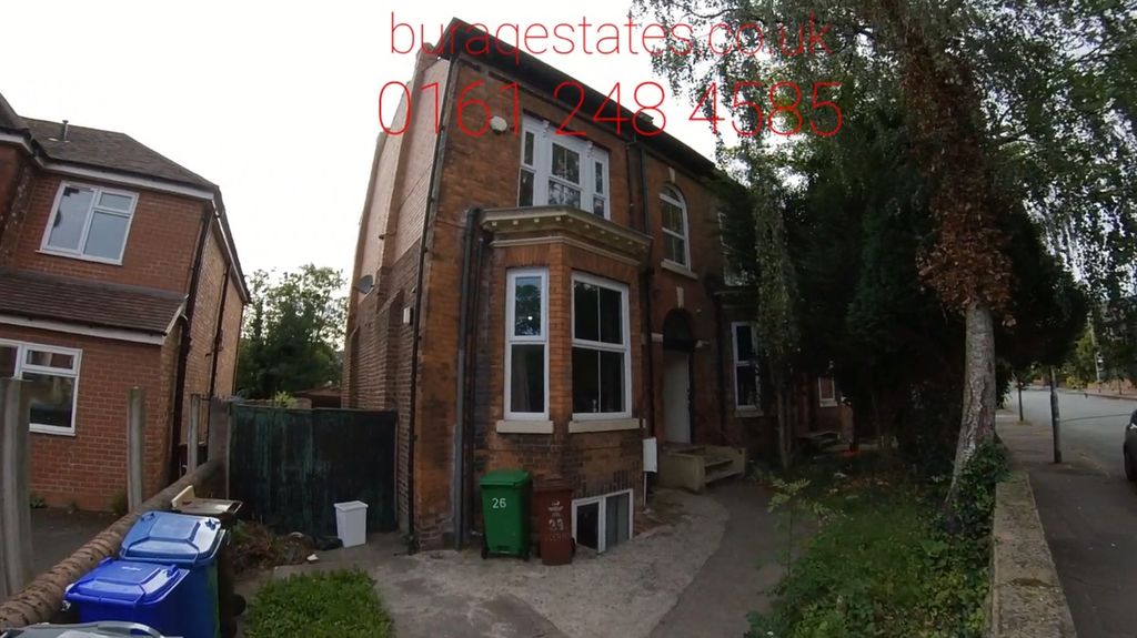 Property photo 2 of 15 Charming Traditional Terraced House With Classic B...