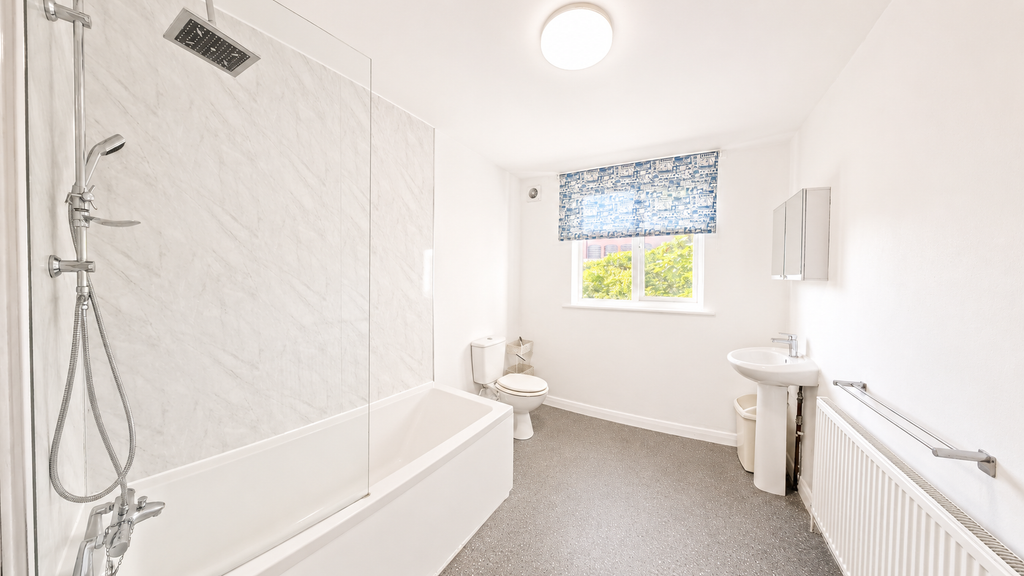 Property photo 2 of 14 Bath 1
