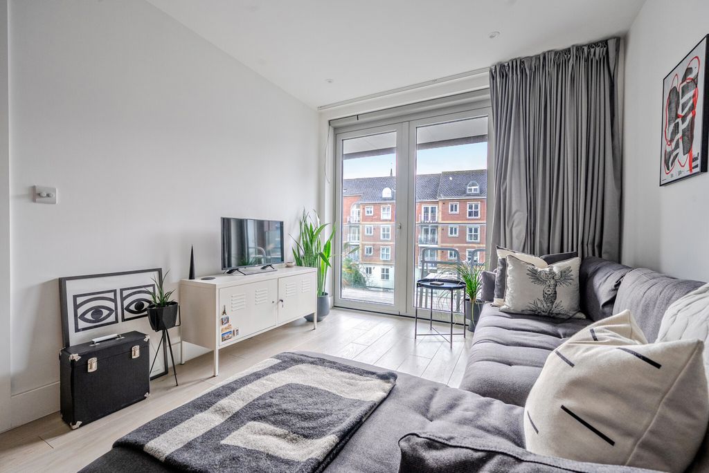 Property photo 3 of 21 1408573-6-6989B16...