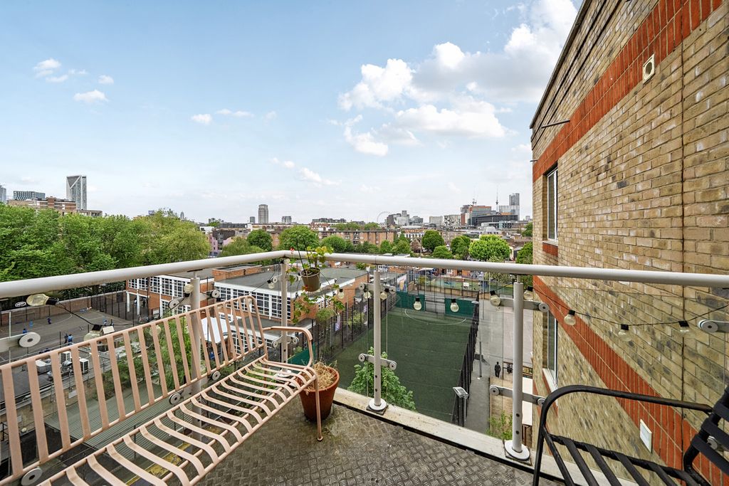 Property photo 1 of 17 Balcony
