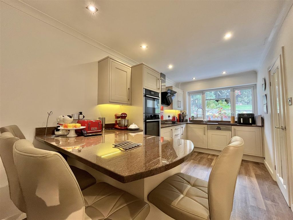Property photo 3 of 25 Kitchen