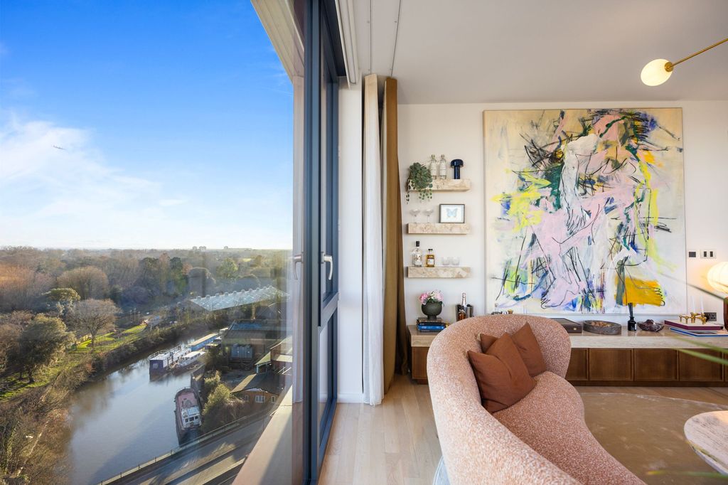 Property photo 3 of 36