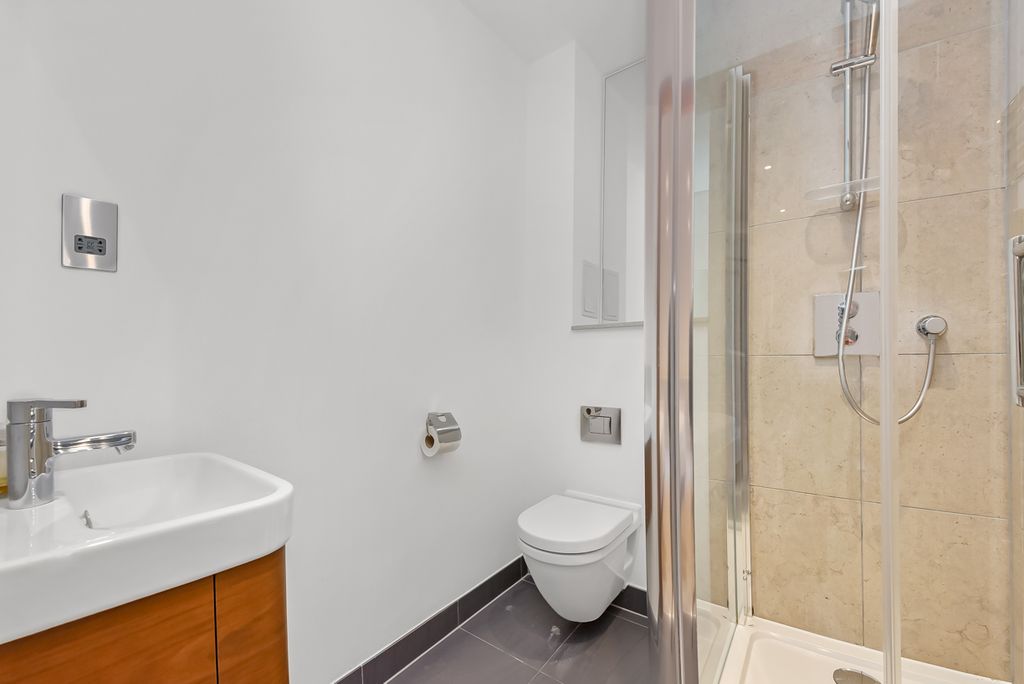 Property photo 2 of 12 Bathroom 1
