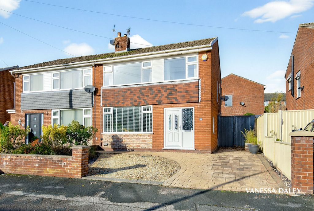 Property photo 1 of 40