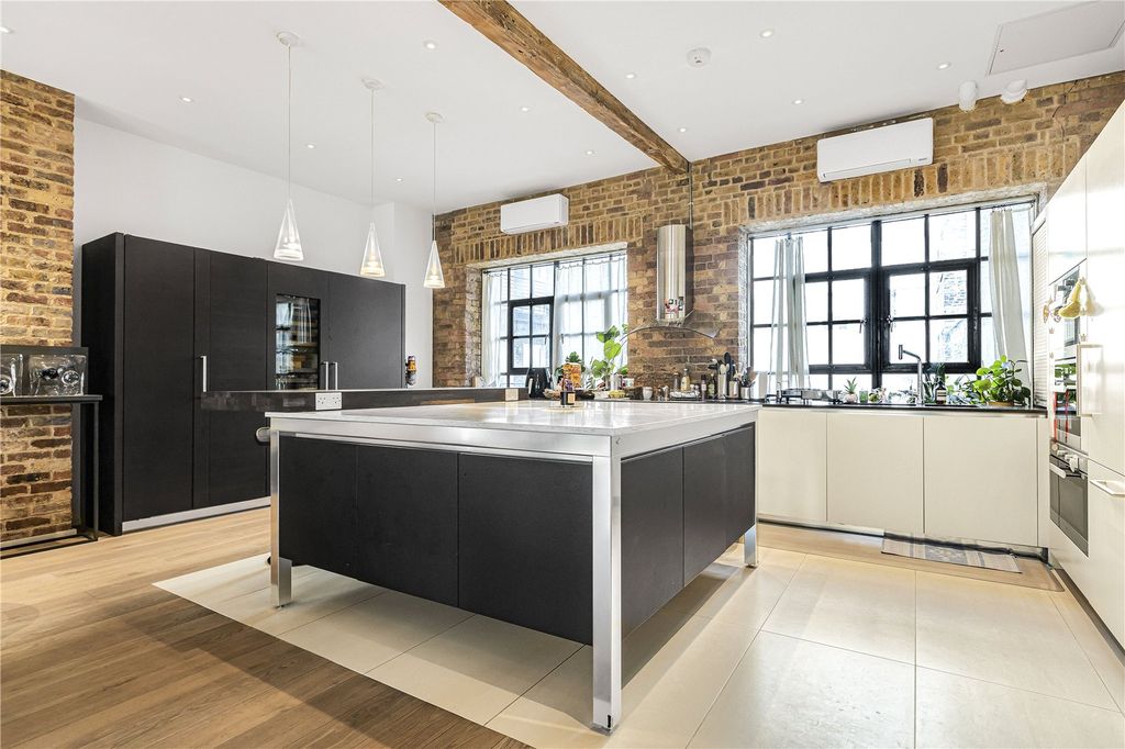 Property photo 2 of 24 Reception/ Kitchen